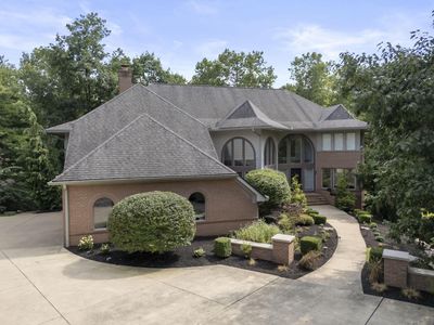 2121 Strathshire Hall Ln