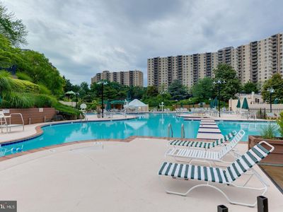 203 Yoakum Pkwy APT 715