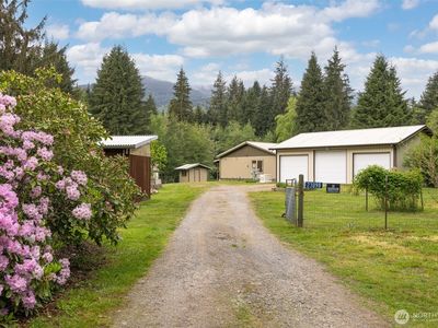 23098 Meadow View Lane