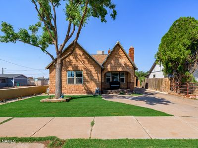 620 W Maple St