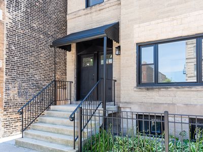 2753 W Chicago Ave