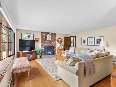 8 Donato Dr