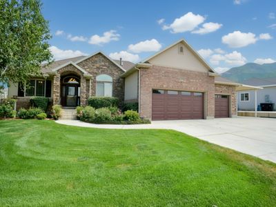 2320 E View Dr