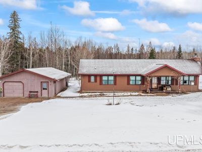868 Pelletier Rd