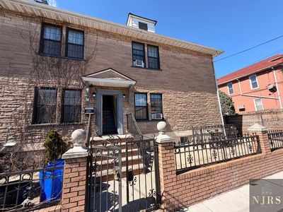 96 E 42nd St Floor 1