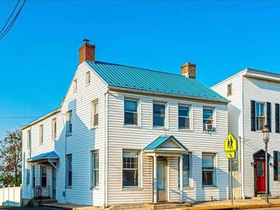 201 W Main St