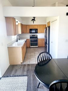 121 Lawndale Dr