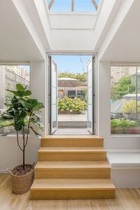 5 E 75th St APT 8