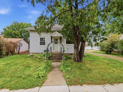 230 2nd St SE