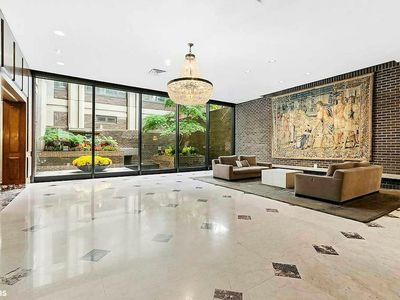 160 E 65th St APT 14B