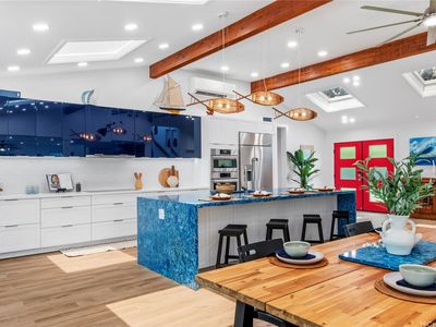 6 N Kalaheo Ave