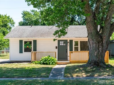 77 Ridgebury Dr