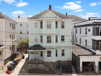 327 William St