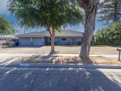 6784 N Valentine Ave