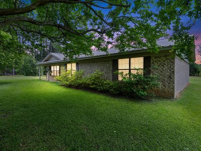 636 Leisure Ln