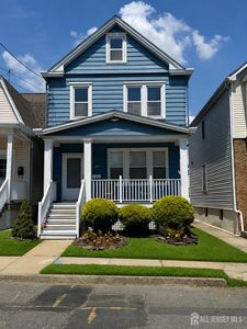 619 Lee St