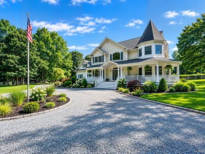 4 Holly Lane