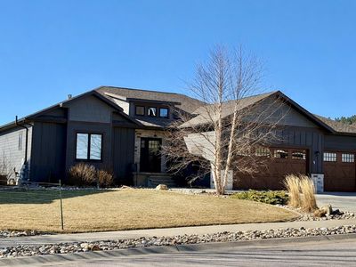 8037 Brooks Loop