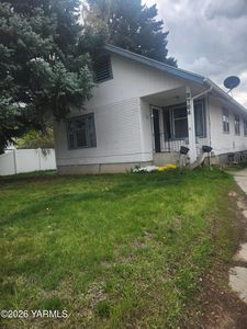 2704 Summitview Ave