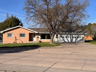 402 Parkhill Dr