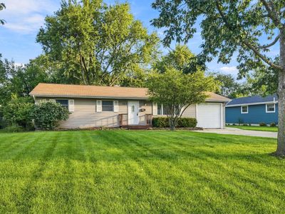 Property at 145 Shawnee Dr, Carol Stream, IL