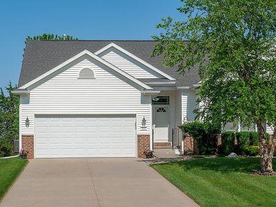 Property at 955 Grey Wolf Ct, Hiawatha, IA