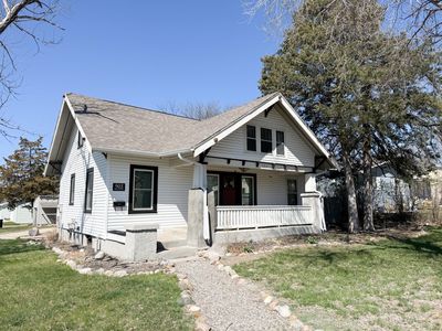 903 N Grand Ave