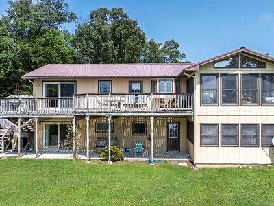 300 Lake Forest Ln