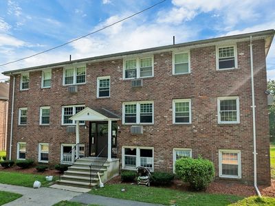 Property at 8 Carriage Hill Rd APT 17, Amesbury, MA