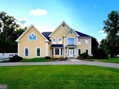 3930 Pond View Ln