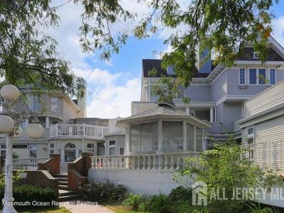 100 1st St APT 11
