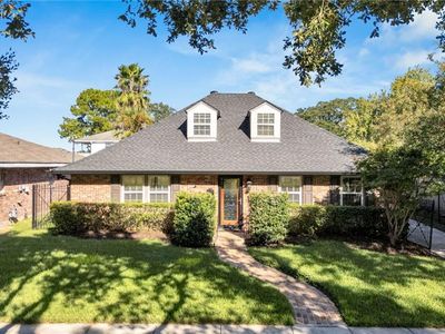 6143 Charlotte Dr