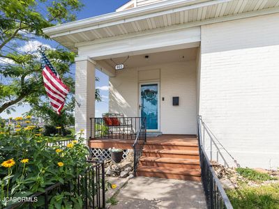 901 W High St