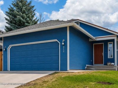 212 Safflower Ct