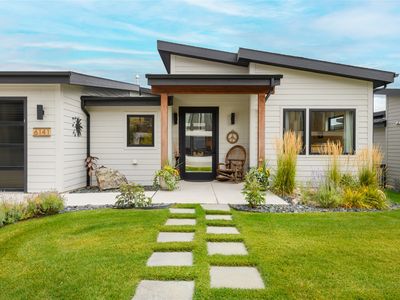 6141 Macarthur Dr