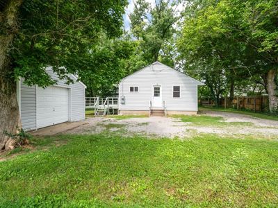 325 Center St