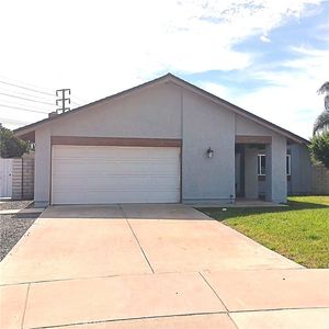202 E Cherry Hill Ct