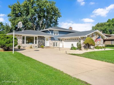 Property at 7014 Wilcox Ave, Darien, IL