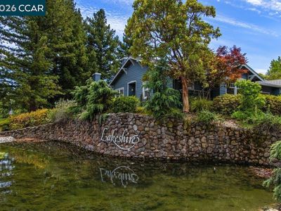 1901 Lakeshire Dr