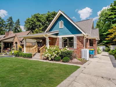 1012 Kessler Boulevard East Dr