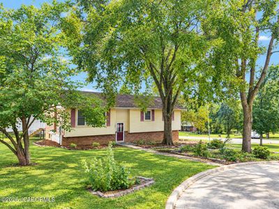 6831 McDonell Ln