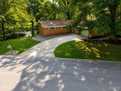 3832 Tanbark Dr