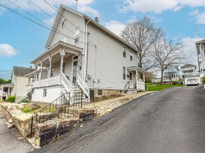 1013 John Ave
