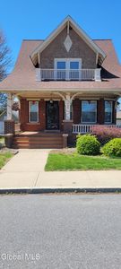 909 Woodland Avenue