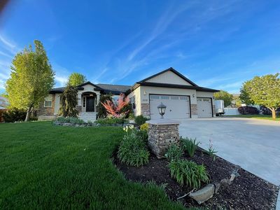 220 E Putnam Mountain Loop