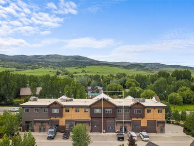 2740 Lincoln Avenue UNIT 100/200