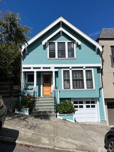 1525 Cole St