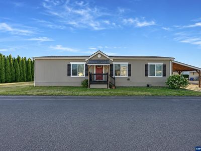 104 Essex Dr SE