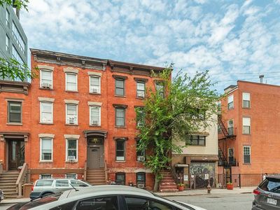 328 Berry St