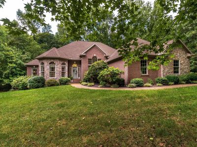 8860 & 8800 N Waterford Dr